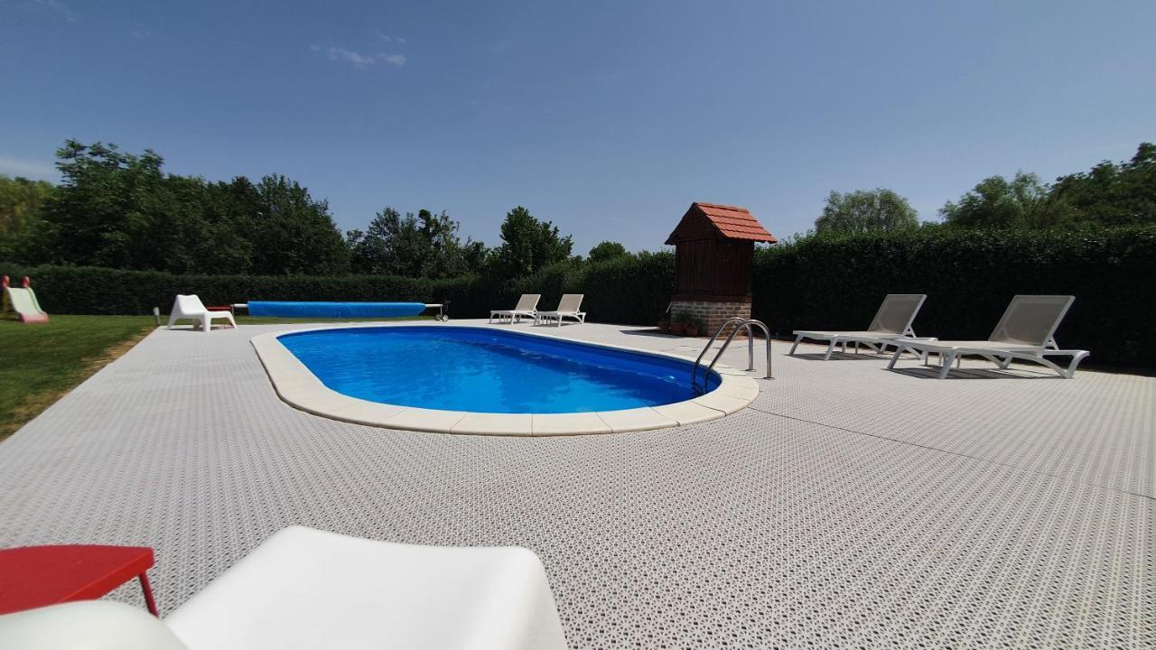 Villa Mons Aureus Popovac Exterior photo